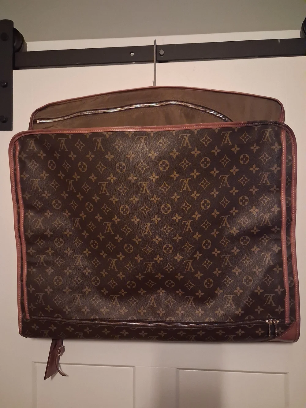 Authentic Louis Vuitton Monogram Canvas Suit/Garment Bag with Leather Trim (USA)